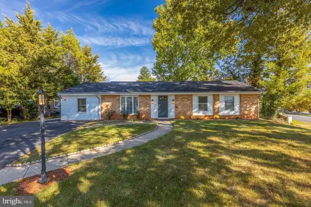 100 Amhurst Pl, Sterling