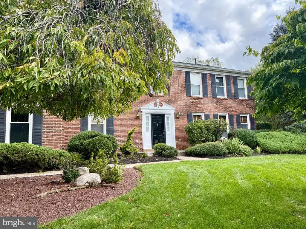 2 Tracey Dr, LAWRENCE TWP