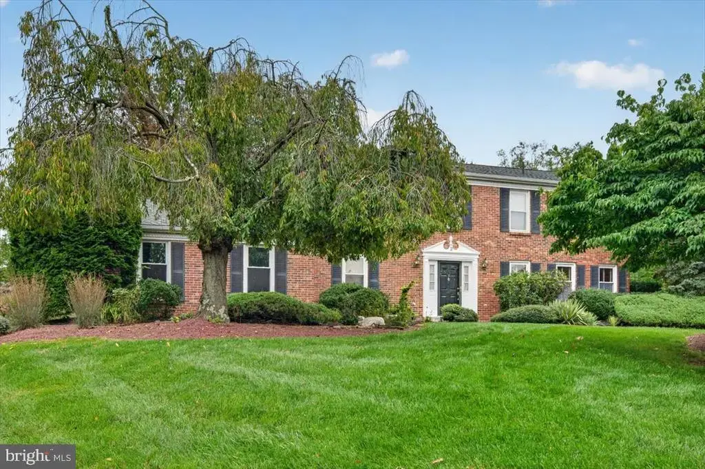 2 Tracey Dr, LAWRENCE TWP