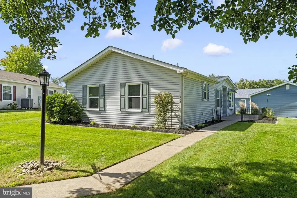 470 Grouse Ct E, NEW HOPE
