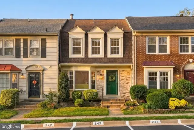 5529 Ridgeton Hill Ct, Fairfax