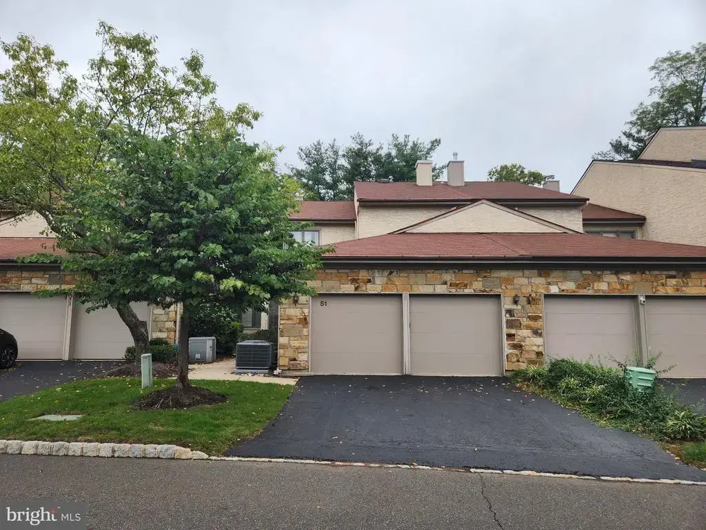 51 Woodmont Dr, LAWRENCE TWP