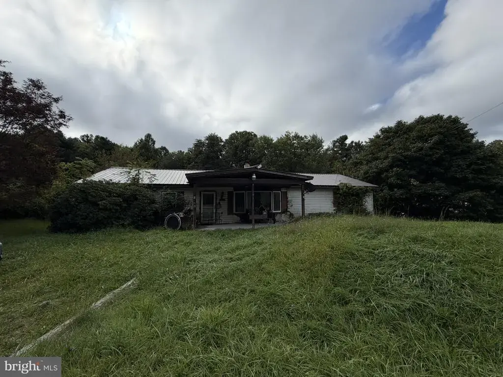 11682 Loop Rd, FAYETTEVILLE