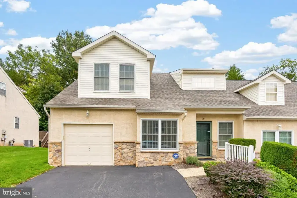 19 Stuart Dr #19, NORRISTOWN