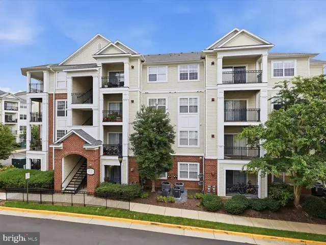 12933 Centre Park Cir #402, Herndon