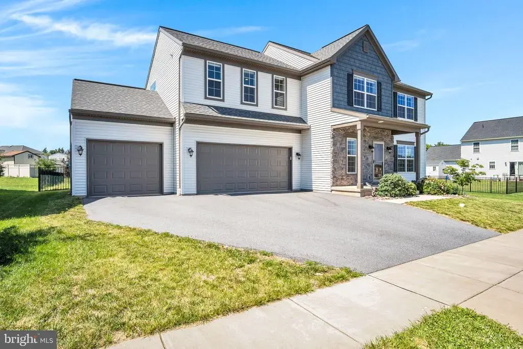 223 Wright Dr, MECHANICSBURG