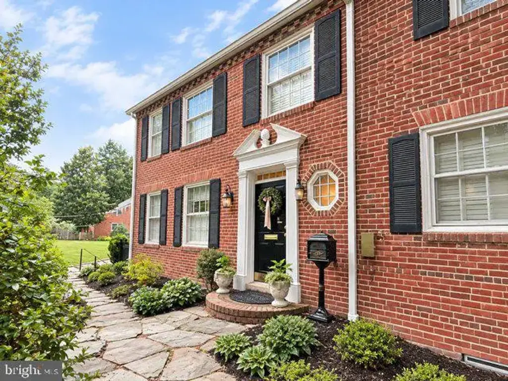 3705 Lorcom Ln, ARLINGTON