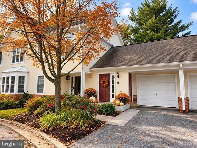12 Joanna Ct, Pikesville