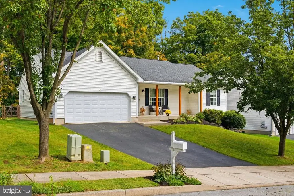 41 Rock Haven Ct, READING
