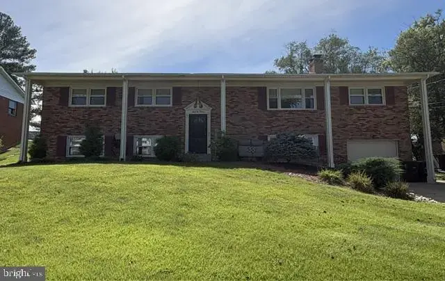 6112 Rayburn Dr, Temple Hills