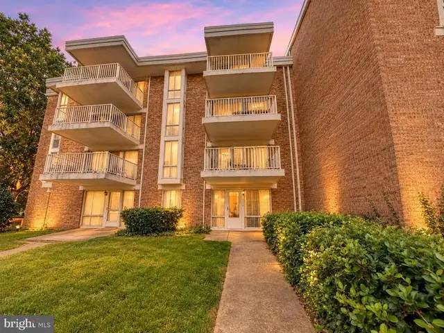 2619 Redcoat Dr #229, Alexandria