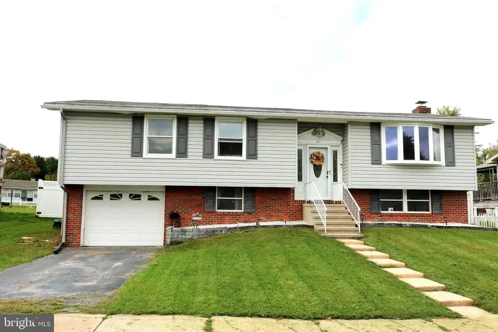 507 Oakwood Dr, DOVER