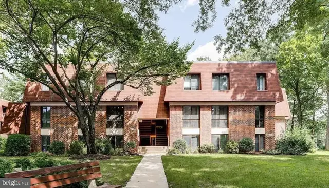 5237 W Running Brook Rd #202, Columbia