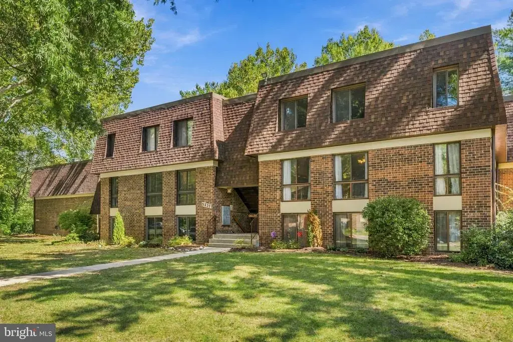 5237 W Running Brook Rd #202, COLUMBIA