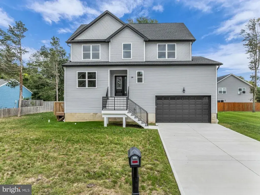 18 Plantation Dr, TUCKERTON