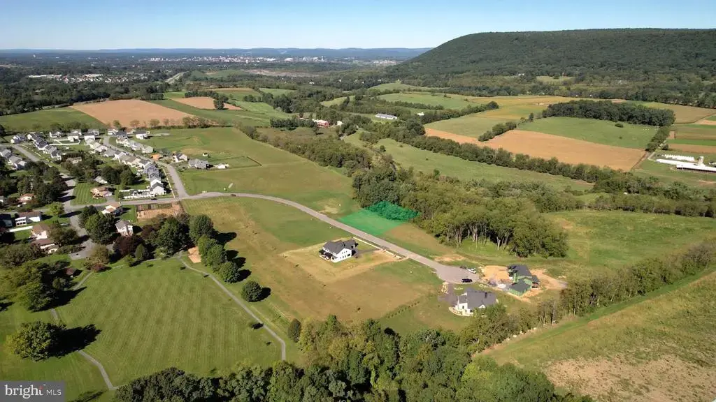 655 Montclair Ln, BOALSBURG