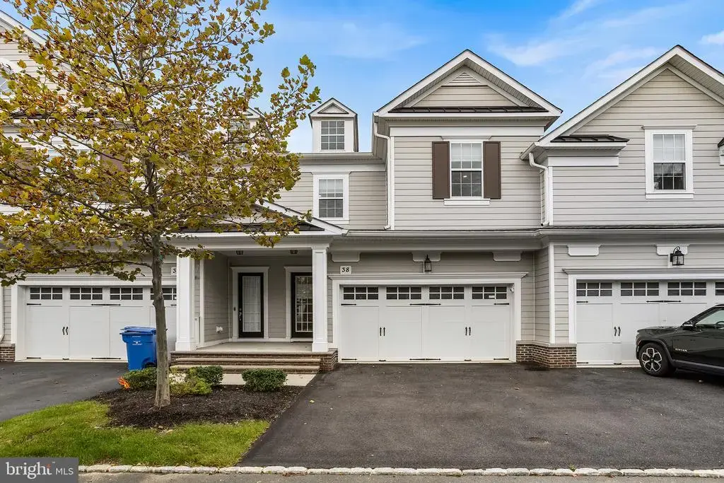 38 Hamilton Dr, CRANBURY