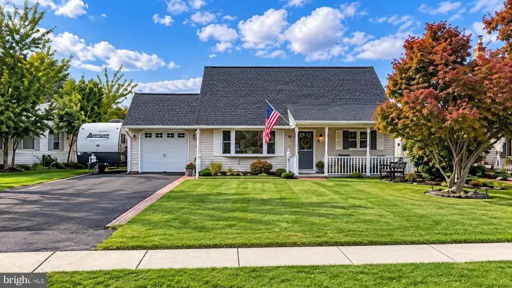 204 Elderberry Dr, LEVITTOWN