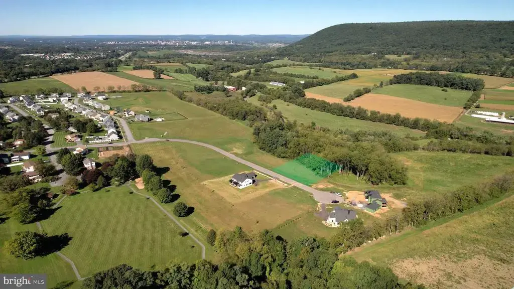 661 Montclair Ln, BOALSBURG
