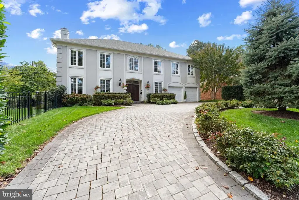 4304 Lorcom Ln, ARLINGTON