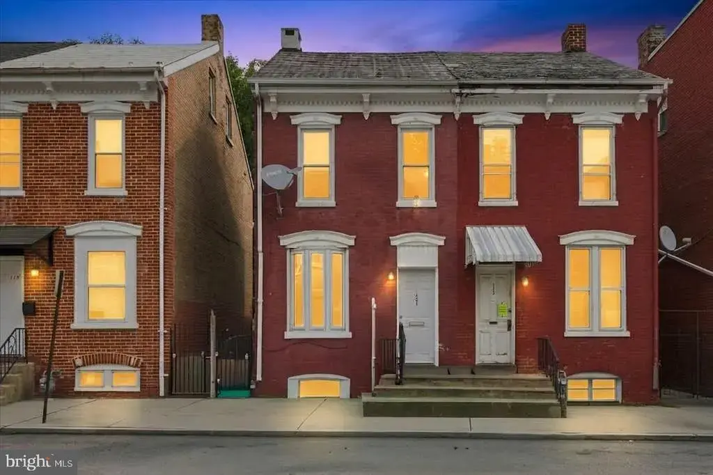 121 S West St, YORK