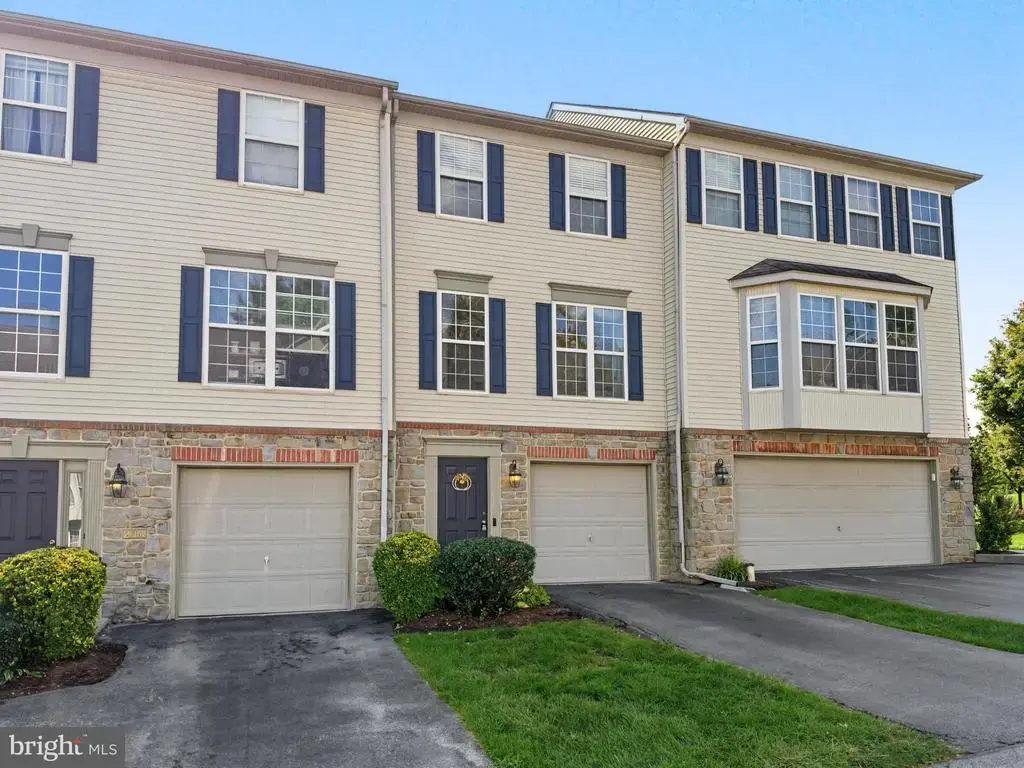 2702 Hunt Club Dr #2, YORK