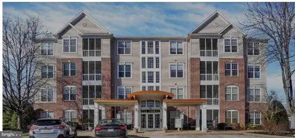 1010 Crest Way #202, YORK