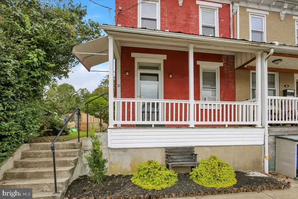32 S Elm St, ROBESONIA