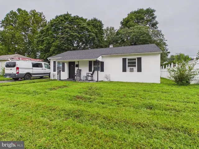 49 Memorial Dr, New Castle