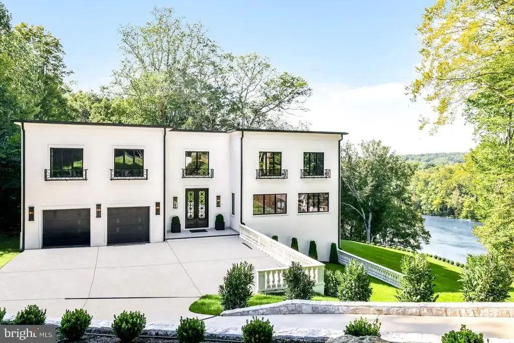 620 Rivercrest Dr, MCLEAN