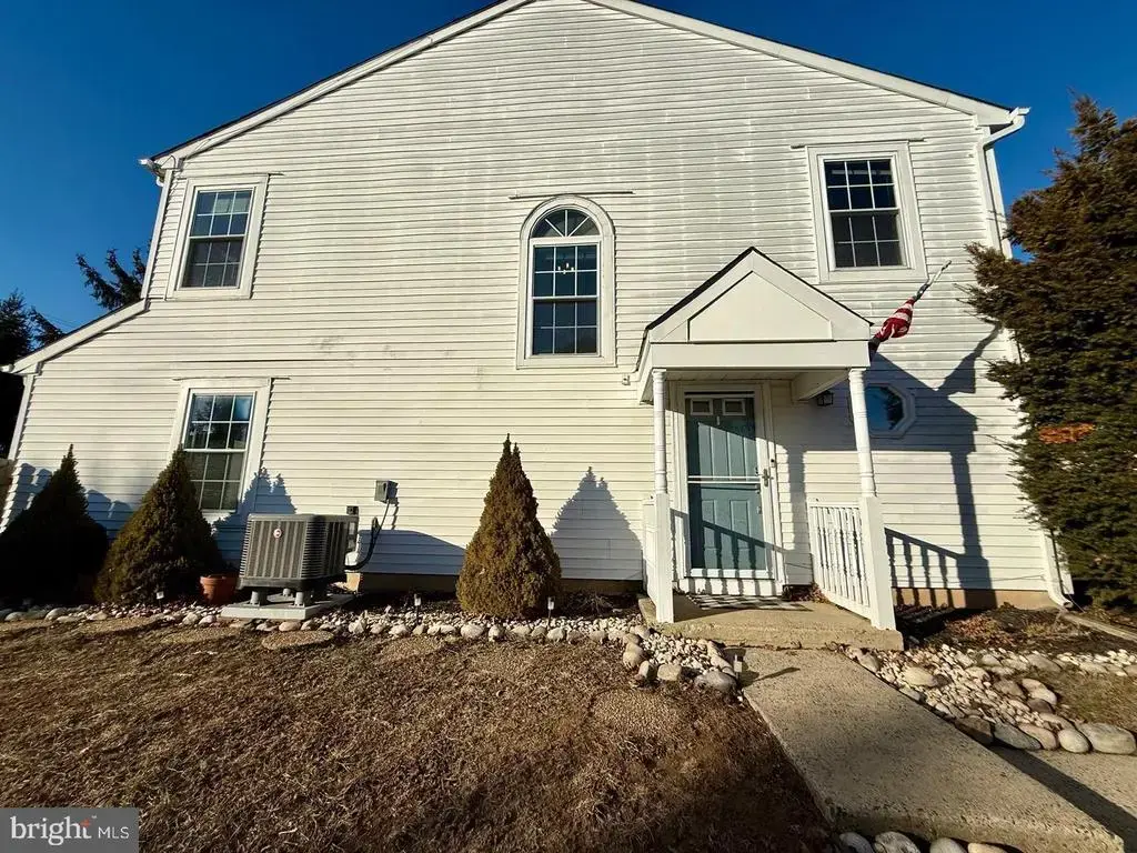 25 Van Horn Pl, SOUTHAMPTON