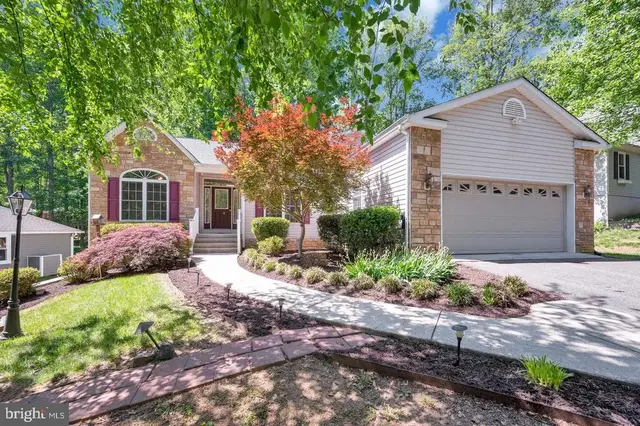 209 Sand Trap Ln, Locust Grove