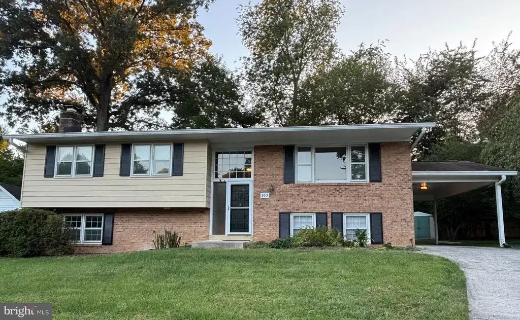 903 Carole Ct Se, VIENNA