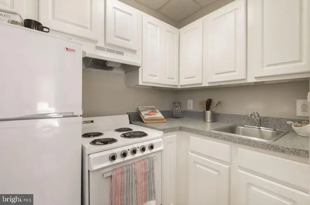 201 S 13th St #807, PHILADELPHIA