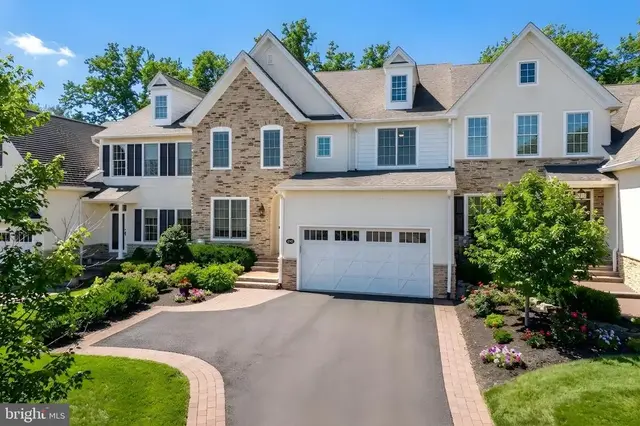 1970 Carriage Knoll Dr, Bethlehem