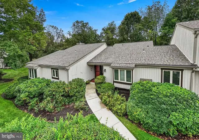 353 Devon Way #353, West Chester
