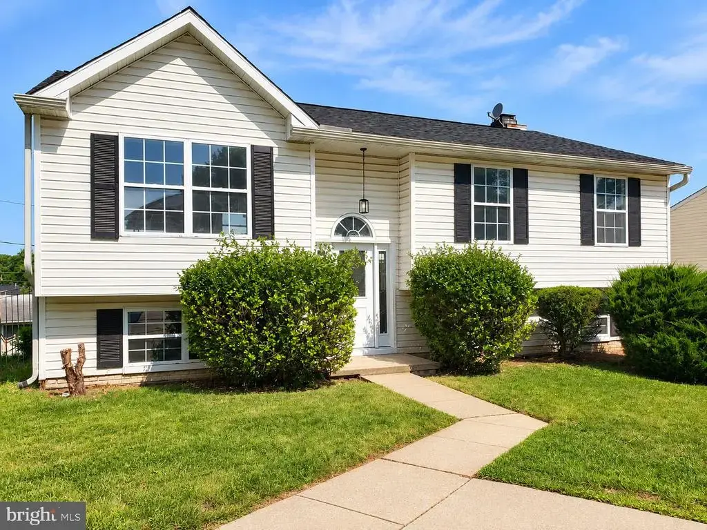 8 Rocky Ln, PIKESVILLE