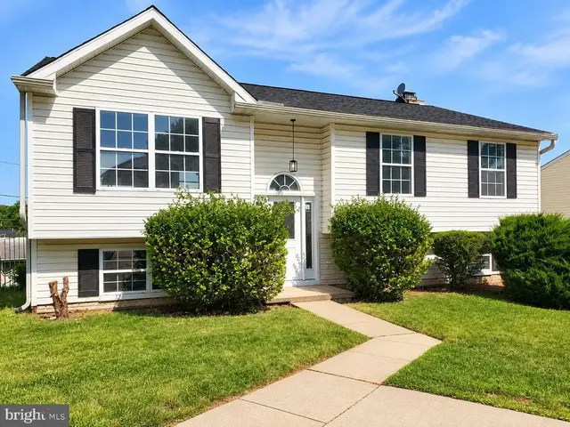 8 Rocky Ln, Pikesville