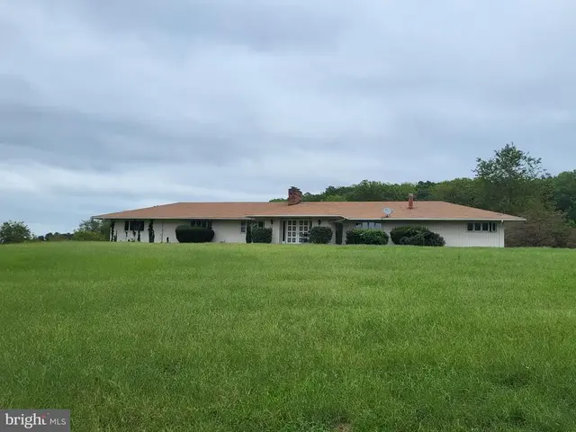 4567 Lakeside Ct, Marshall