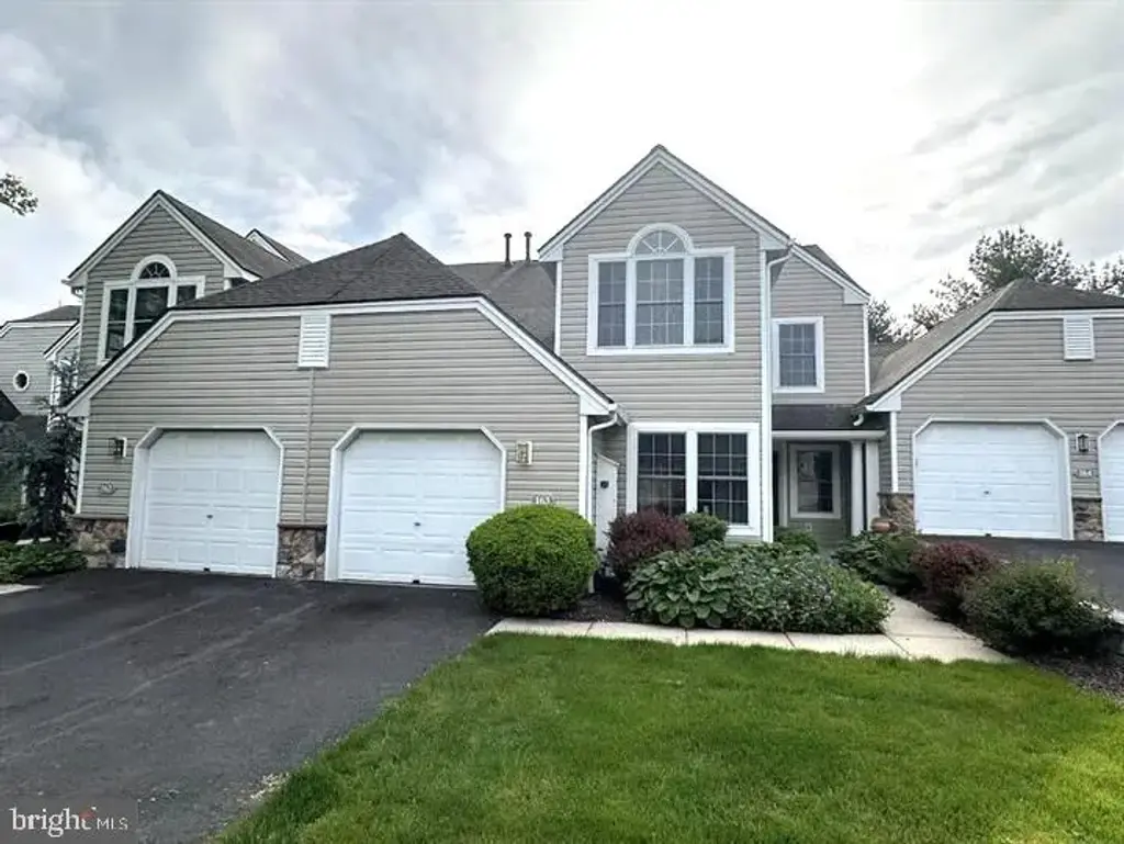 163 Hawthorne Ct, READING