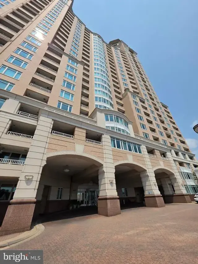 100 Harborview Dr #906, Baltimore