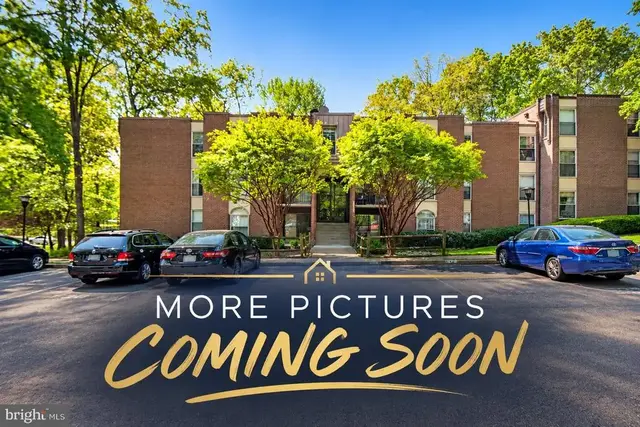 3312 Woodburn Village Dr #12, Annandale