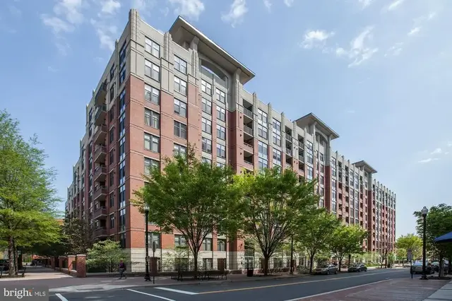 1021 N Garfield St #428, Arlington