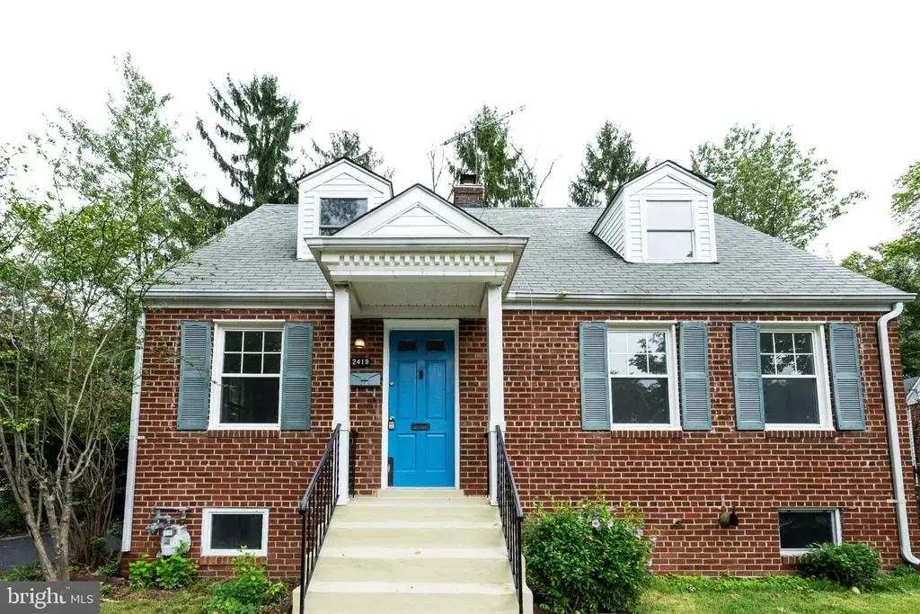 2419 N Dickerson St N, ARLINGTON