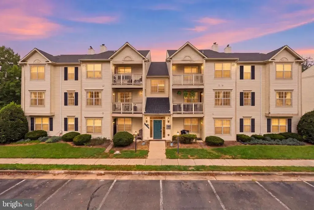 11006 Koman Cir #201, MANASSAS