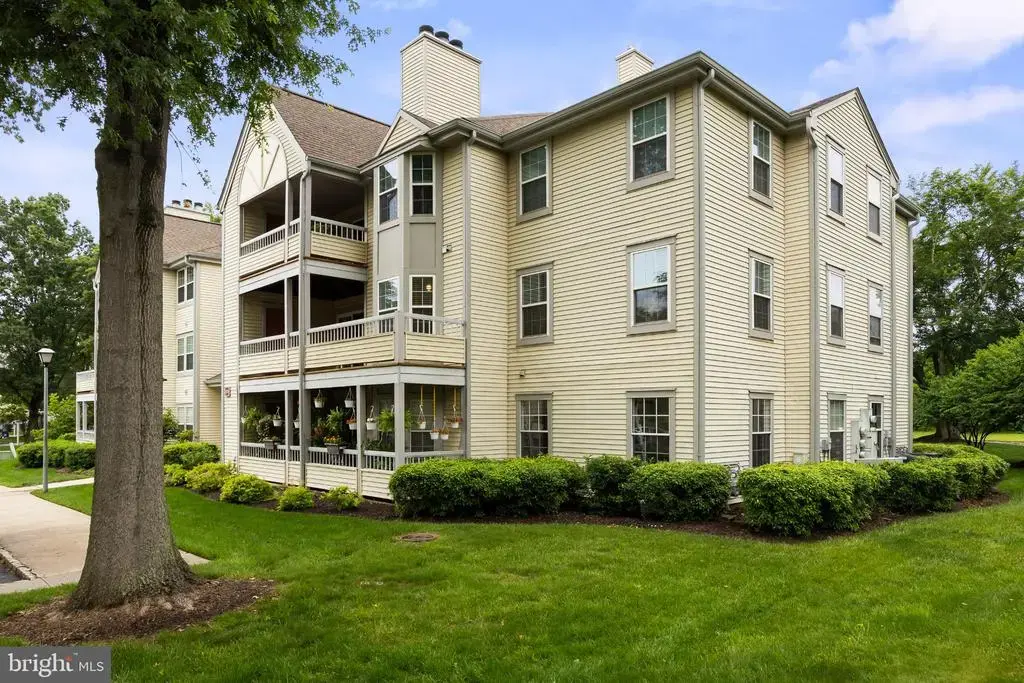101 Claridge Ct #8, PRINCETON