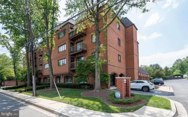 8 Russell Ave #311, Gaithersburg