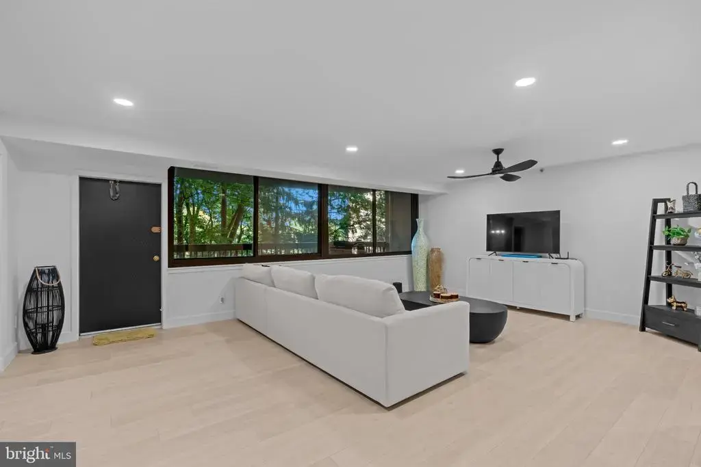 3709 S George Mason Dr #205e, FALLS CHURCH