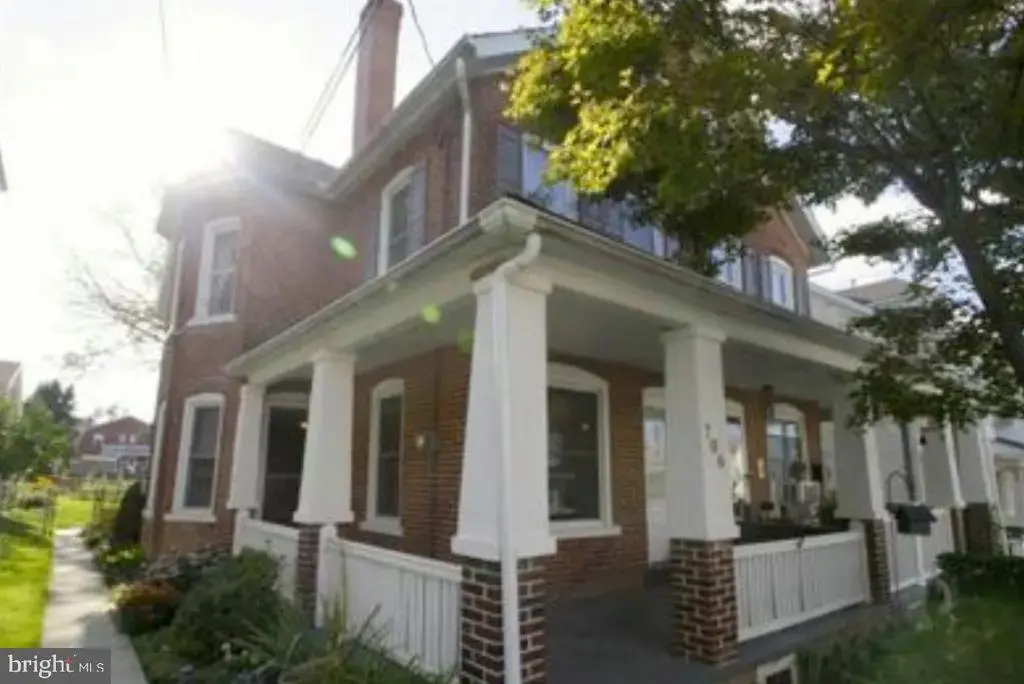 706 S Bergen St, FOUNTAIN HILL