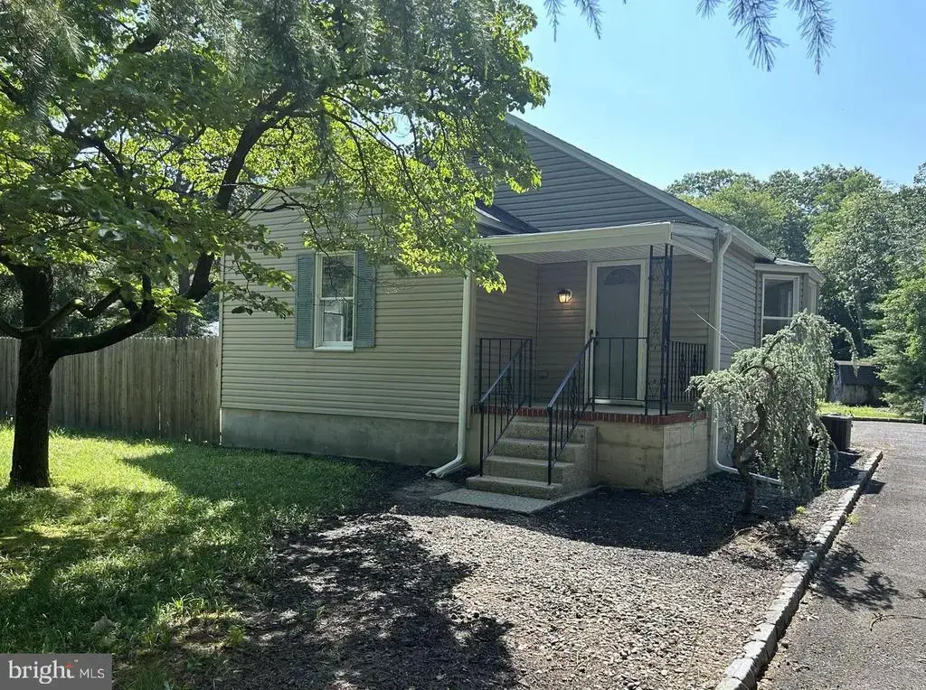 75 Taunton Rd, MEDFORD